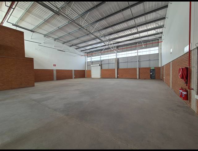 800M² WAREHOUSE TO LET IN LONGLAKE